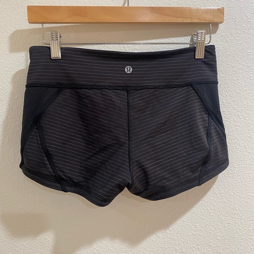 lululemon yoga shorts women's size 8 Striped Black Yoga Shorts